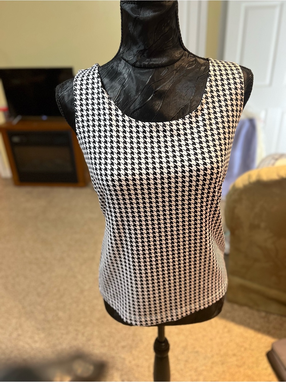 Women's Black & White Houndstooth Scoop Neck Camisole